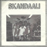 Skandaali: Turhat kyyneleet / Sankarit 7"
